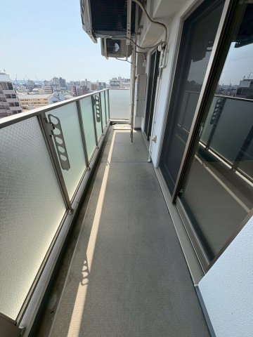 エステムプラザ神戸大開通ルミナスのバルコニー|開放的で明るい空間を演出してくれるバルコニーです