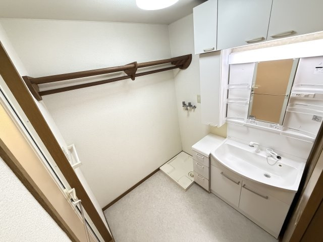 クレスト吉岡の洗面所