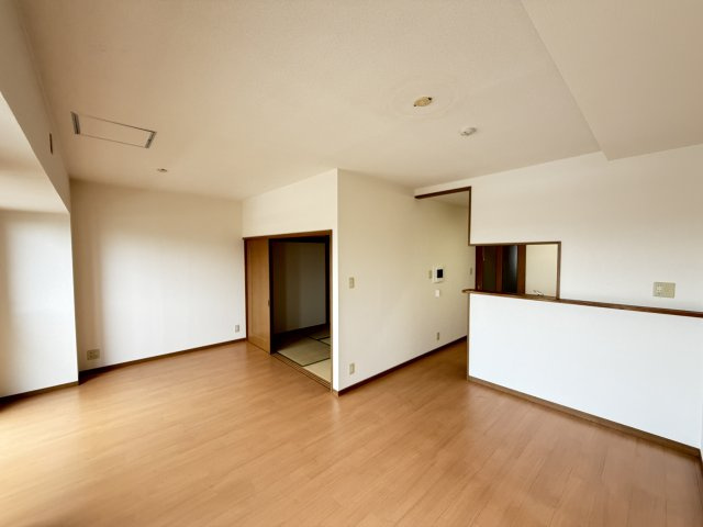 クレスト吉岡の居間・リビング