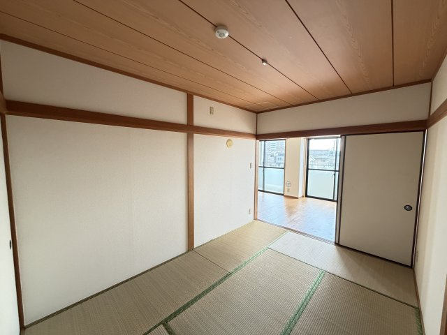クレスト吉岡の和室