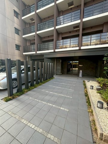 パークアクシス本町のエントランス