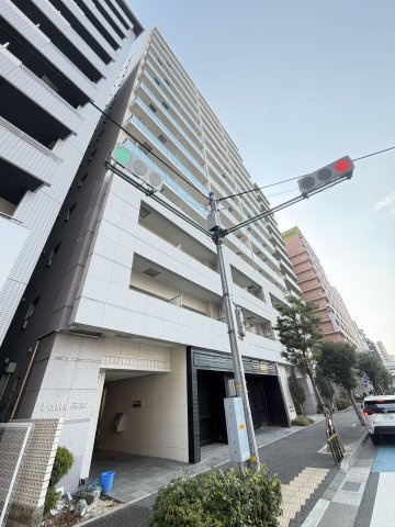L・Isobe三宮の外観