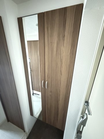 L・Isobe三宮の玄関
