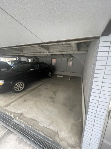 大倉山サンハイツの駐車場