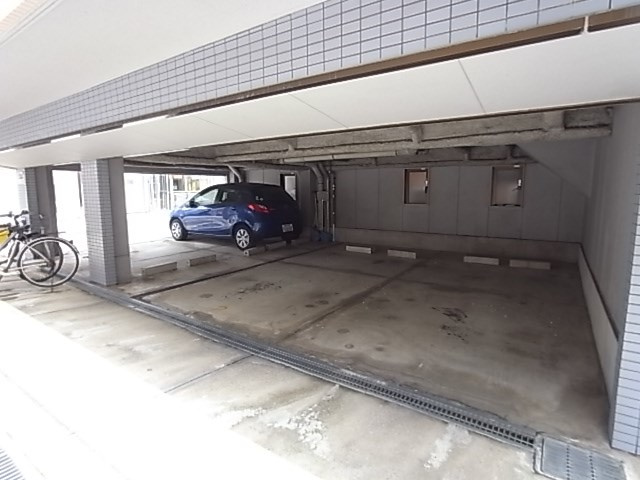 大倉山サンハイツの駐車場