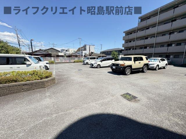 グランパガーデンの駐車場
