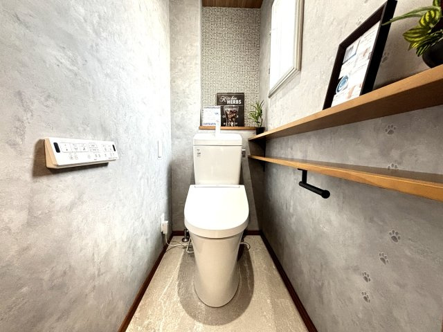 ２階のトイレです！こちらにもカウンターが設置されています！