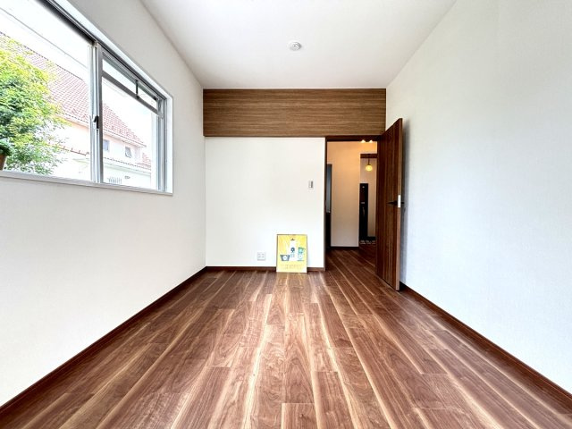 １階洋室６帖／このお部屋からもお庭へアクセスできます！