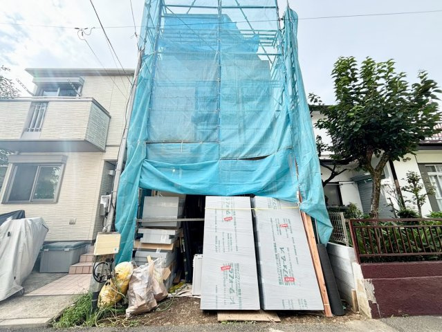 【TOKYO BASE】世田谷区中町5丁目　新築戸建の外観|2026.08.22撮影

現地ご見学希望・資料請求などお気軽にお問い合わせ下さい！
03-5990-5201