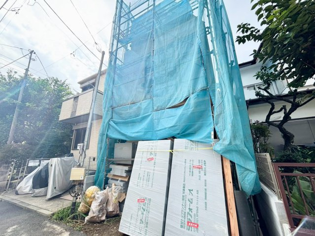 【TOKYO BASE】世田谷区中町5丁目　新築戸建の外観|2026.08.22撮影

現地ご見学希望・資料請求などお気軽にお問い合わせ下さい！
03-5990-5201