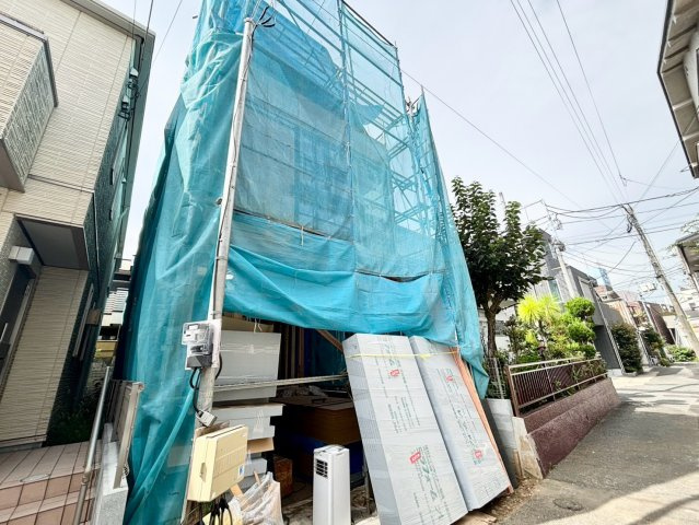 【TOKYO BASE】世田谷区中町5丁目　新築戸建の外観|2026.08.22撮影

現地ご見学希望・資料請求などお気軽にお問い合わせ下さい！
03-5990-5201