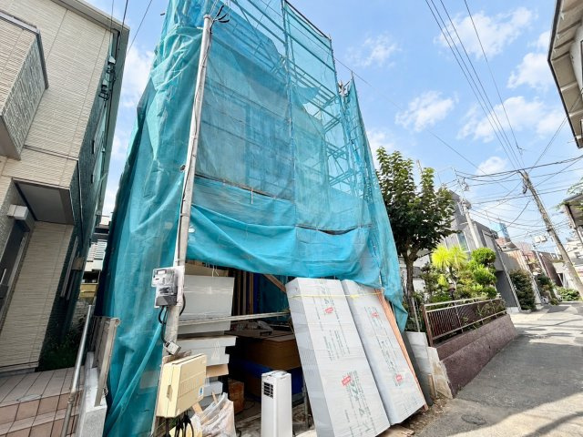 【TOKYO BASE】世田谷区中町5丁目　新築戸建の外観|2026.08.22撮影

現地ご見学希望・資料請求などお気軽にお問い合わせ下さい！
03-5990-5201