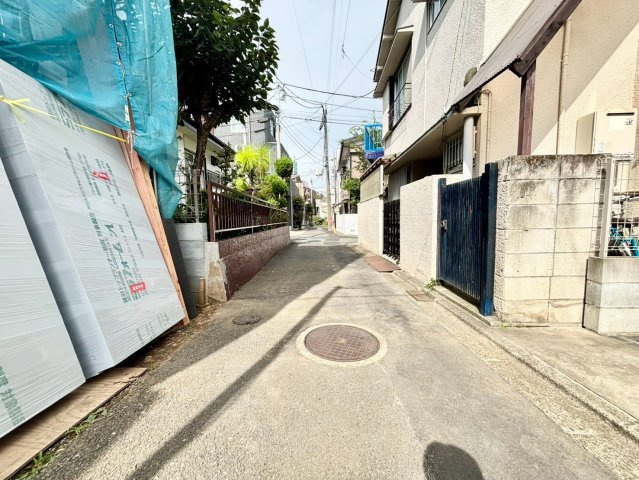 【TOKYO BASE】世田谷区中町5丁目　新築戸建の外観|2026.08.22撮影

現地ご見学希望・資料請求などお気軽にお問い合わせ下さい！
03-5990-5201