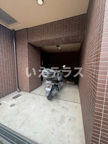 ブエナビスタ神戸駅前の駐車場