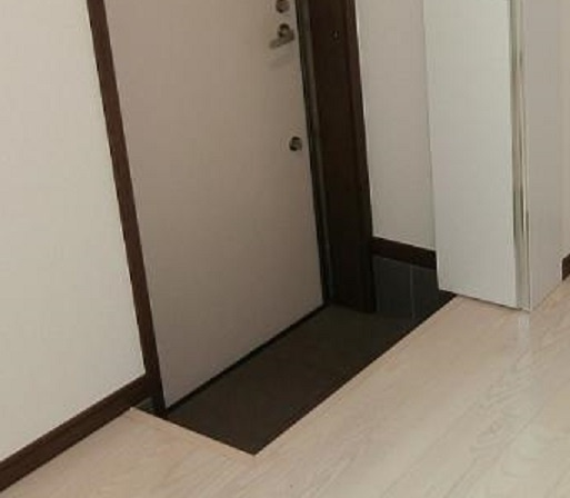 アヴニール上北沢の玄関