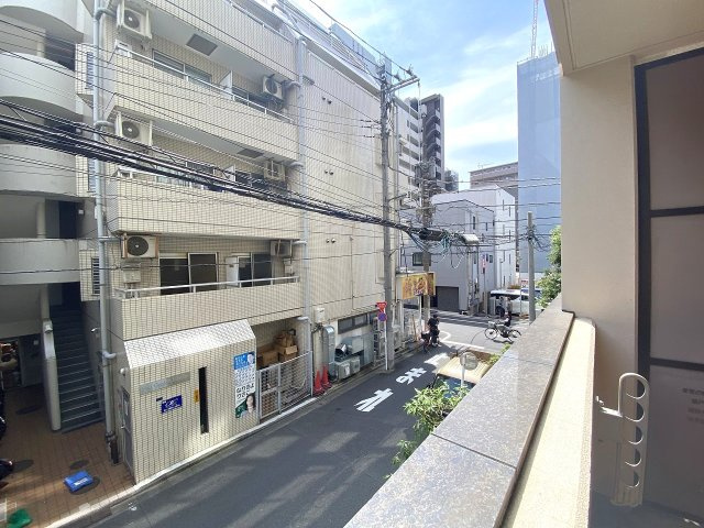グレース錦糸町シティフロントの展望|バルコニーから広がる開放的な景色が魅力。心地よい風を感じながらゆったりとした眺望を楽しめます。高い建物が隣接しておらず、プライベート感のある暮らしを叶えます。