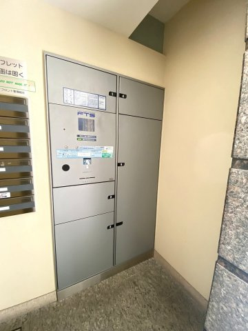 グレース錦糸町シティフロントの設備|不在時でも24時間荷物の受け取りが可能な便利な宅配ボックスを完備。ネットショッピングの利用が多い方や、お仕事で帰宅が遅くなる際にも大変重宝する嬉しい設備です。