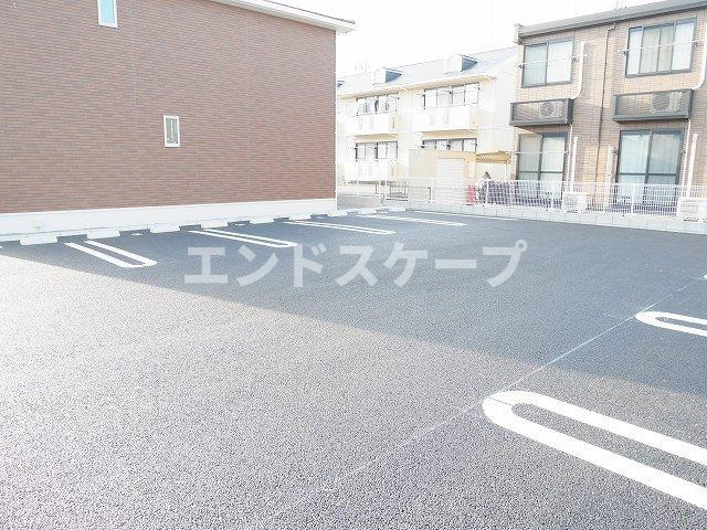 メゾンユーグレナの駐車場|高崎、前橋のお部屋探しはエンドスケープまで！お客様の理想お聞かせ下さい♪