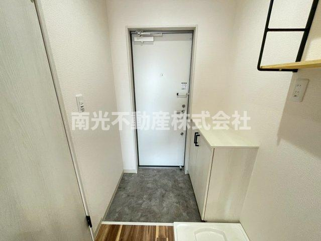 東大阪市衣摺３丁目のアパートの玄関