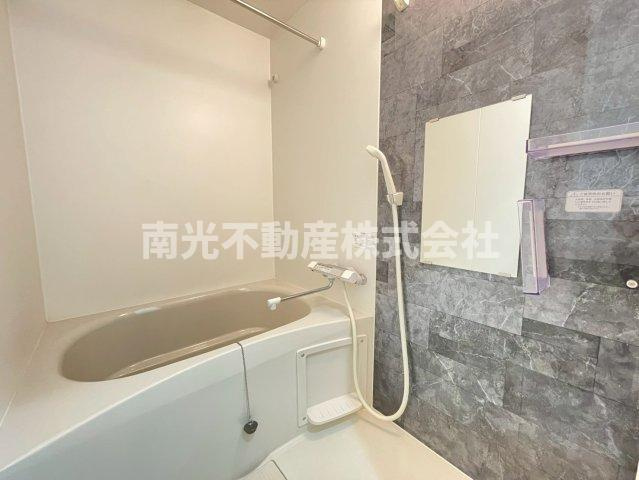 東大阪市衣摺３丁目のアパートの浴室