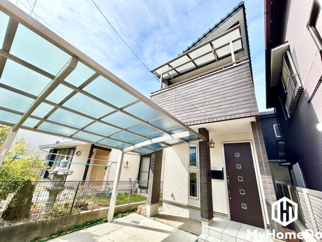 北区龍ノ口町３丁目の外観|車から降りて玄関までの移動がスムーズに行える位置にカーポートが設置されており、雨天時の乗り降りも快適です。