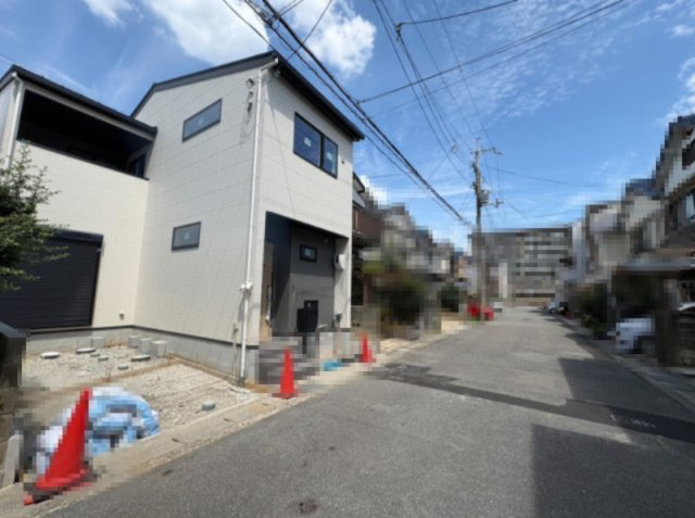 長岡京市馬場見場走りの前面道路含む現地写真|周辺は静かな住環境です。
