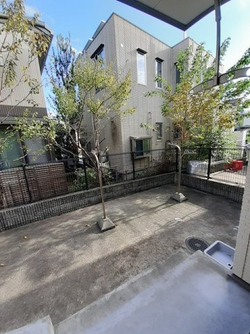 メゾンド・デスパシオの庭|簡単な家庭菜園も楽しめるお庭です