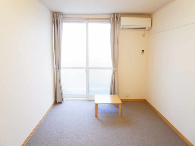 レオパレス代官町の居間・リビング|ゆったりとした居間です