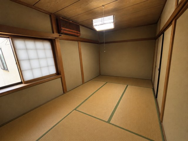 鳳瑞町の和室|落ち着いた雰囲気の和室。昔ながらの和の趣を楽しめる空間です。※本画像は実際の写真にCG加工を加えたもので、実際の室内状況（家具・傷・汚れ等）とは異なります。

室内（2026年8月）撮影
