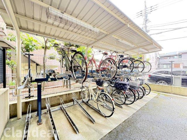 ナイスアーバン五反野の駐輪場|ドキドキの新生活も、安心してスタート。ぴったりの住まいを見つけませんか？クランディアが一緒に住まい選びをサポートします‼　まずは、お気軽にお問合せください　＃クランディア