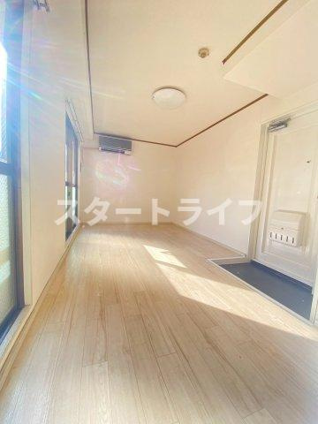 大阪市東淀川区淡路４丁目の賃貸マンションの居間・リビング