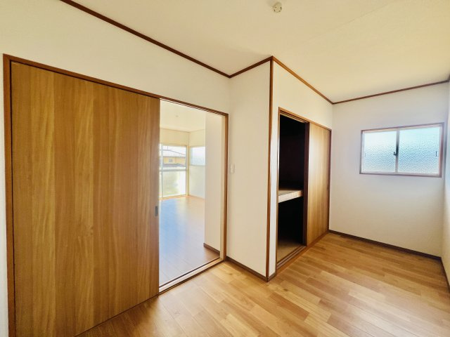 太田市新田木崎町の洋室|4.2帖の洋室は、お子様の一人部屋デビューにも最適♪