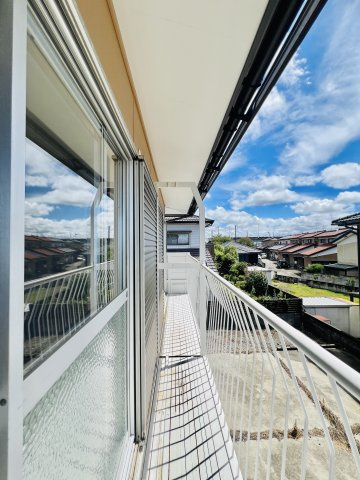 太田市新田木崎町のバルコニー|日当たりも良好な横長バルコニー♪