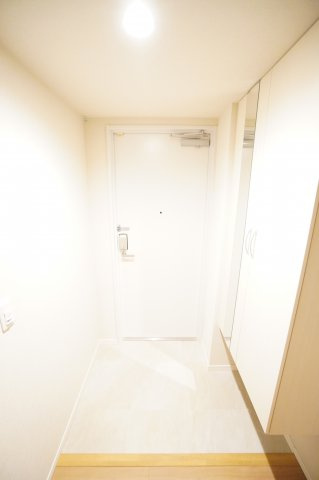 【玄関】 | IS | ※同物件・同タイプの写真です。