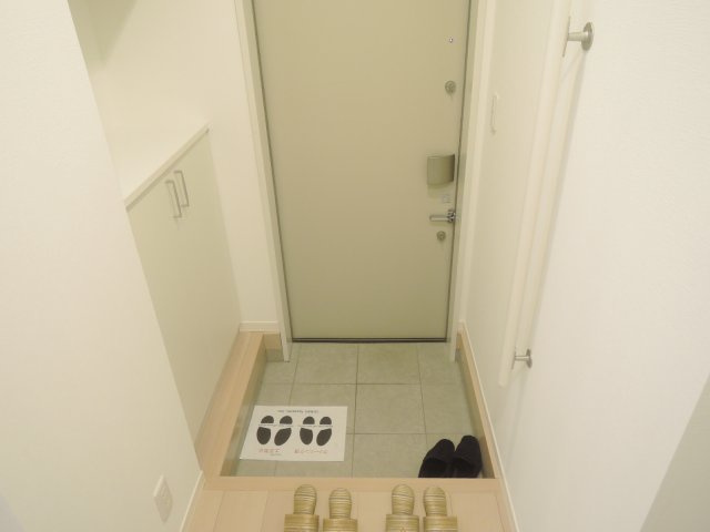 シャルム国立の玄関|※１０２号室の画像になります。