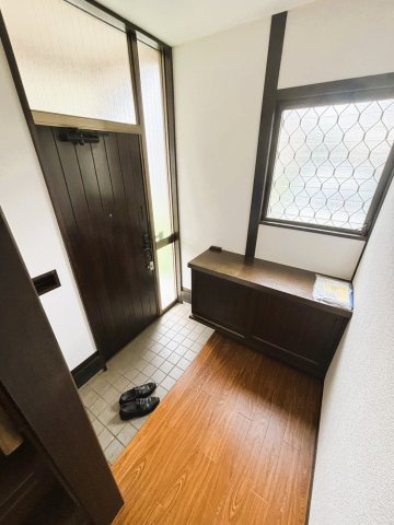 中２丁目貸家の玄関|シンプルで使いやすい玄関です