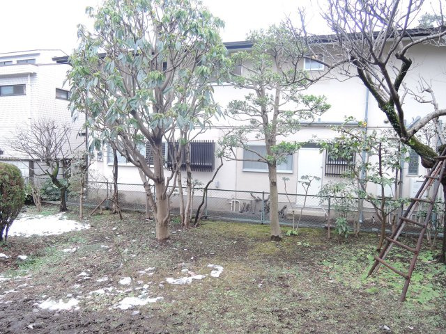 中２丁目貸家の庭|お庭で自由な時間を過ごせます