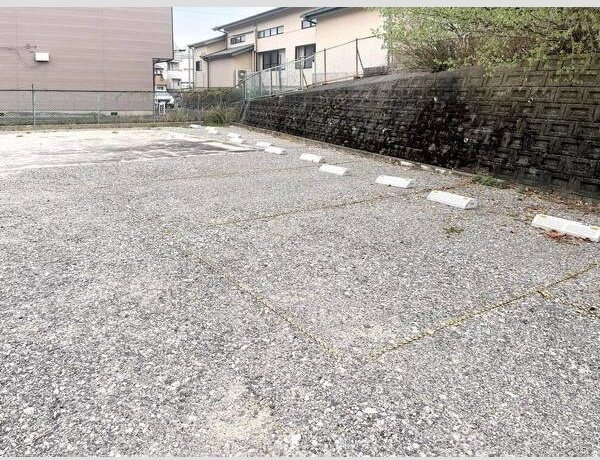 ビレッジハウス永覚新町3号棟の駐車場