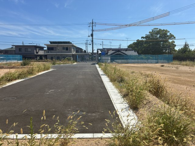 心輝タウン野原（6号地）の前面道路含む現地写真