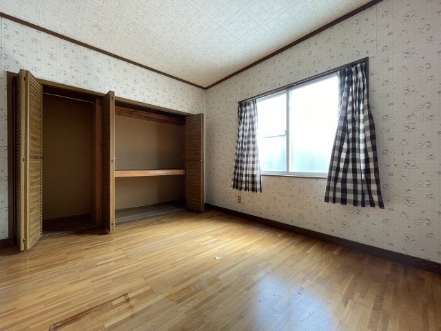 八戸市中居林字平29－15　中古住宅の洋室