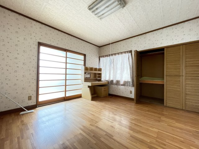 中居林字平29－15　中古住宅の洋室
