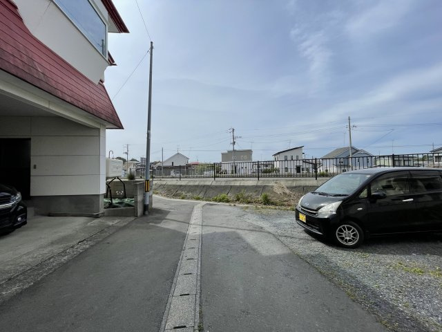 中居林字平29－15　中古住宅の前面道路含む現地写真