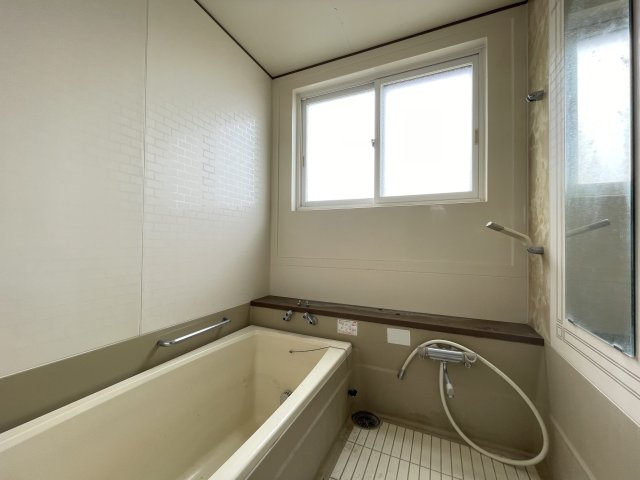 中居林字平29－15　中古住宅の浴室