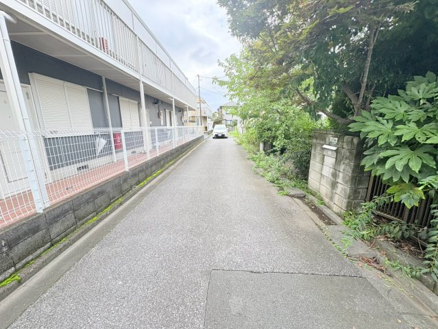川越市今成1丁目　建築条件なし売地　東武東上線『川越市駅』徒歩21分　【今成小学区】の前面道路含む現地写真