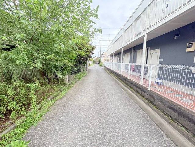 川越市今成1丁目　建築条件なし売地　東武東上線『川越市駅』徒歩21分　【今成小学区】の前面道路含む現地写真