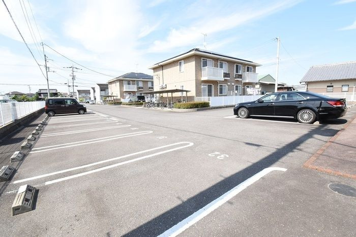 グランモア　B棟の駐車場