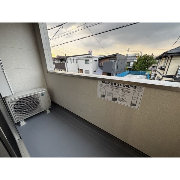 そよ風と春色のヴィータのバルコニー
