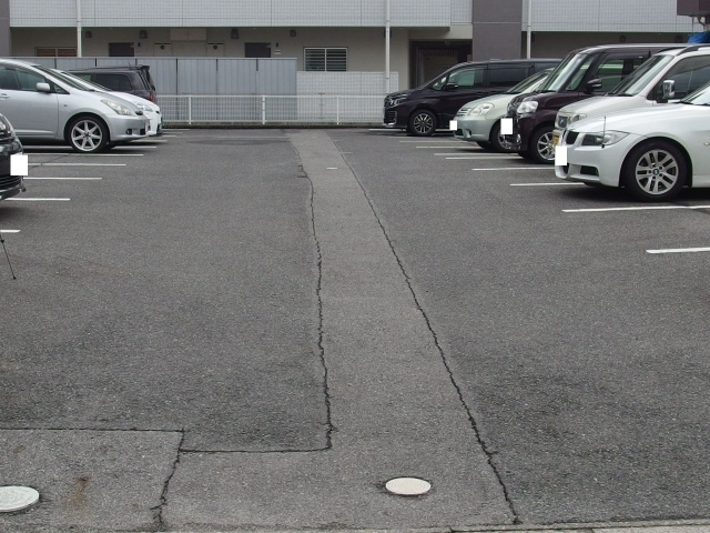ダイワ・コム２番館の駐車場