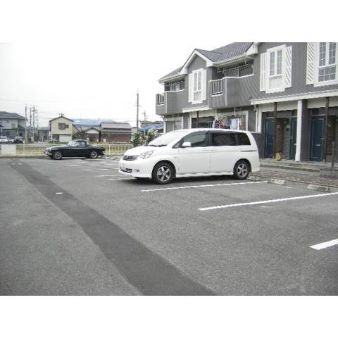 ダイワ・コム２番館の駐車場