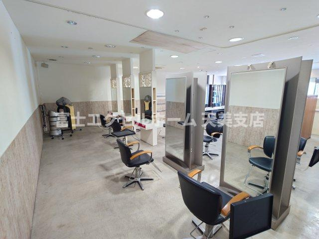 長曽根町貸店舗のロビー